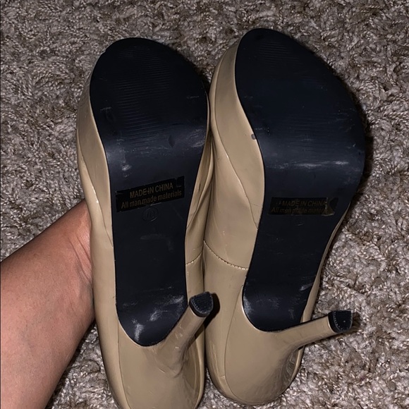 Heels - Picture 6 of 6